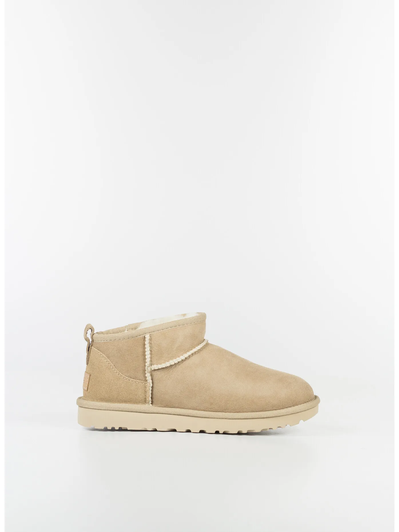     -UGG AUSTRALIA    -CLASSIC ULTRA MINI-