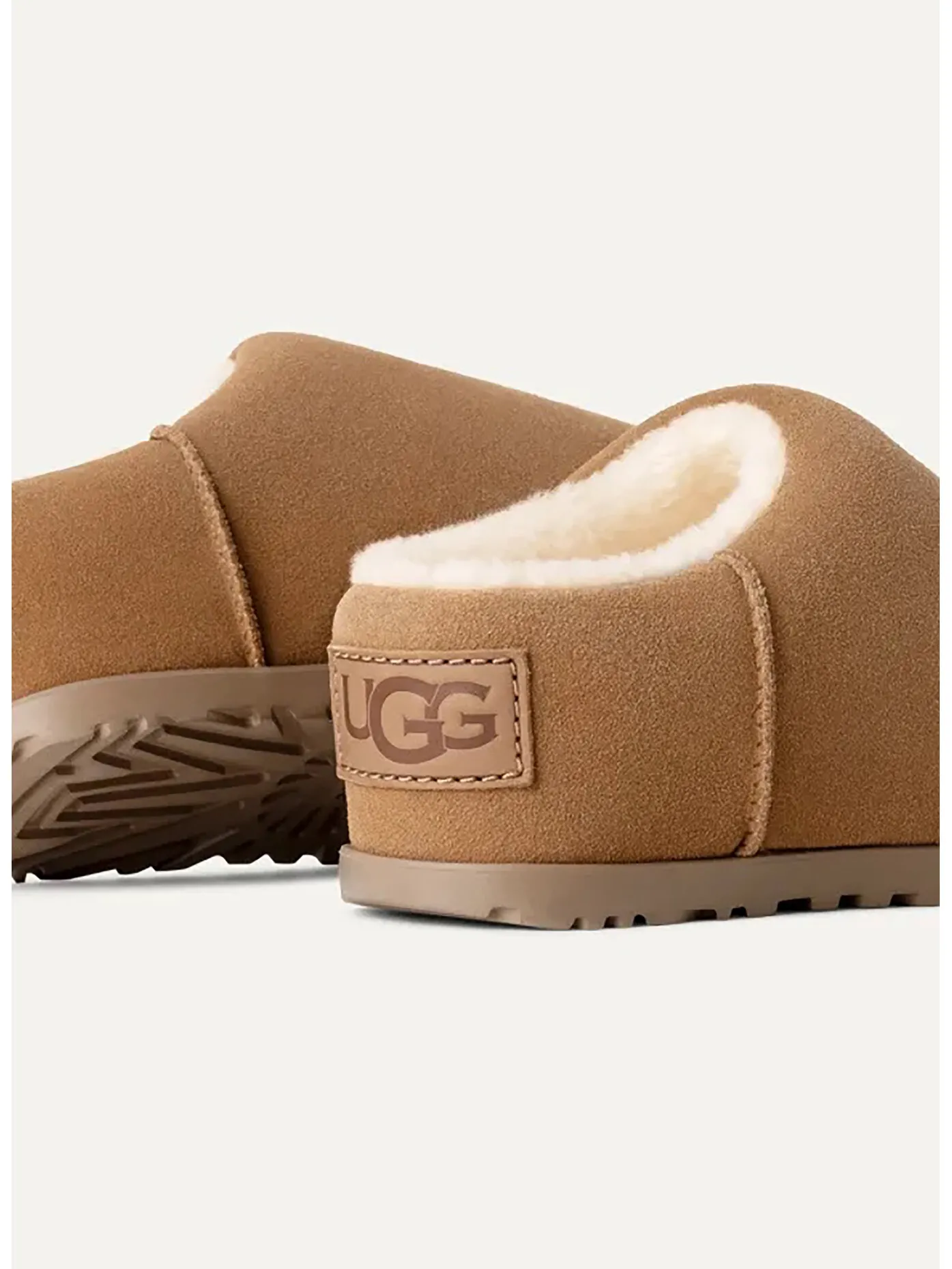     -UGG AUSTRALIA    -SANDALI PUMPED-