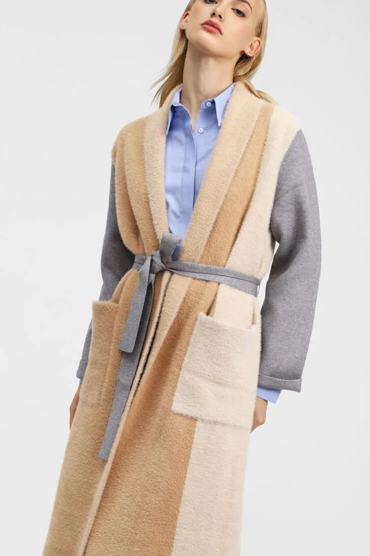  Coat with belt and colorblocks    