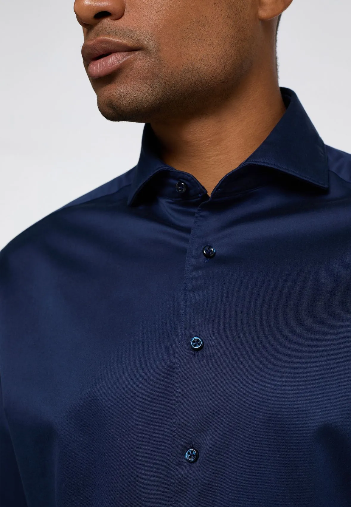 Dark blue eterna cotton twisted twill shirt with modern fit