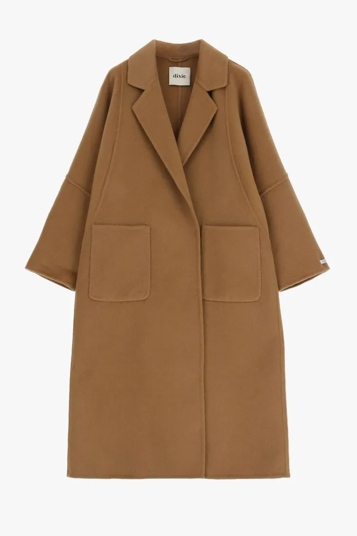  Long coat with large pockets    