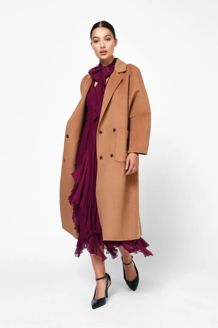  Long coat with large pockets    