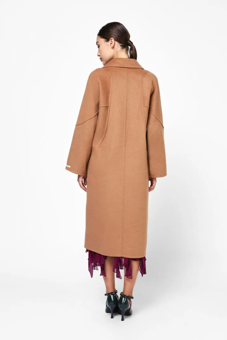  Long coat with large pockets    