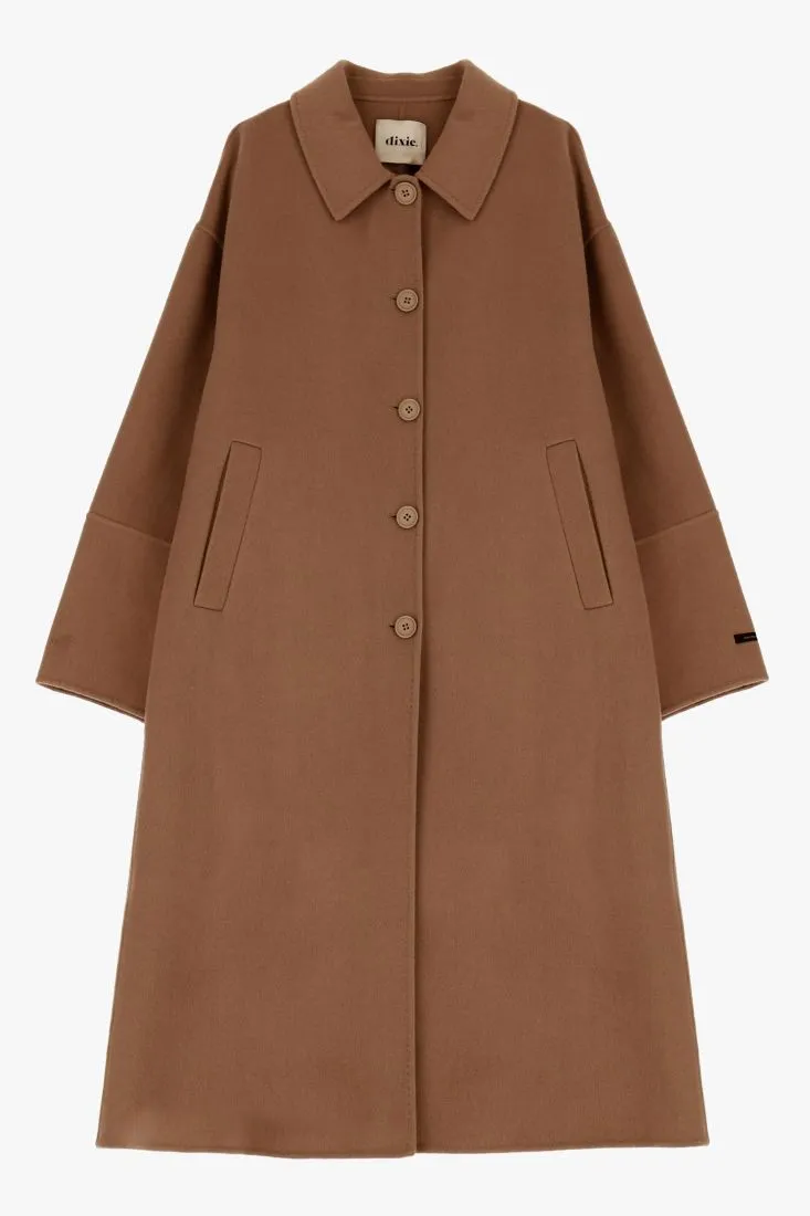  Oversized coat with classic buttons    