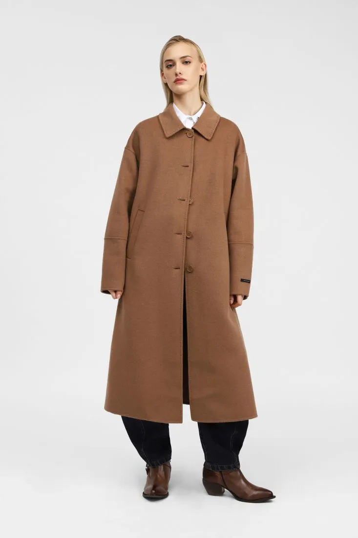  Oversized coat with classic buttons    