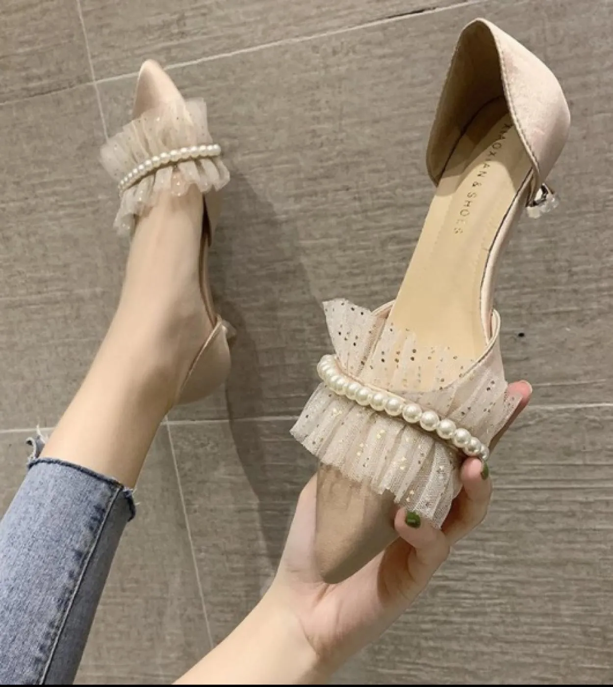 Scarpe con tacchi neri Pompe da donna Sandali con tacco basso a punta Sandali con tacco alto alla moda Scarpe 2022 Nuove pompe c