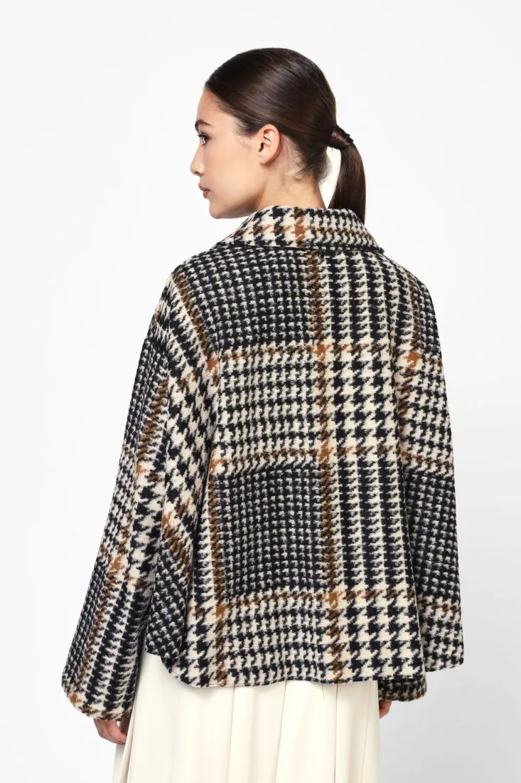  Short coat with houndstooth print    