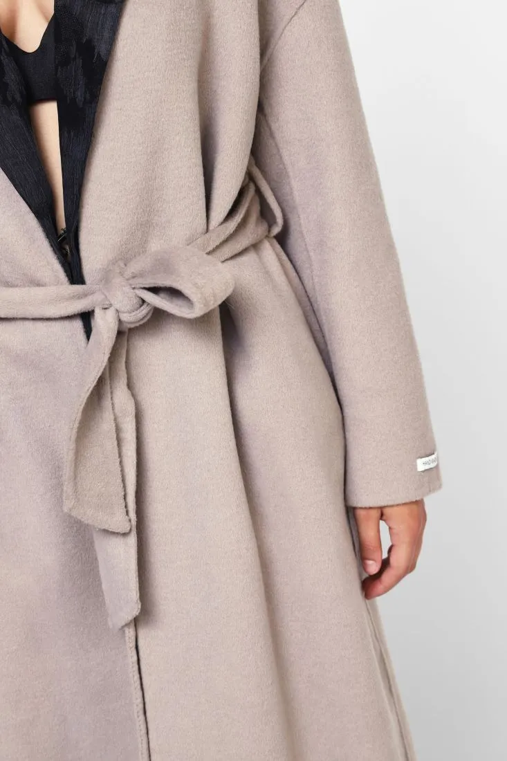  Wrap coat without lapels    